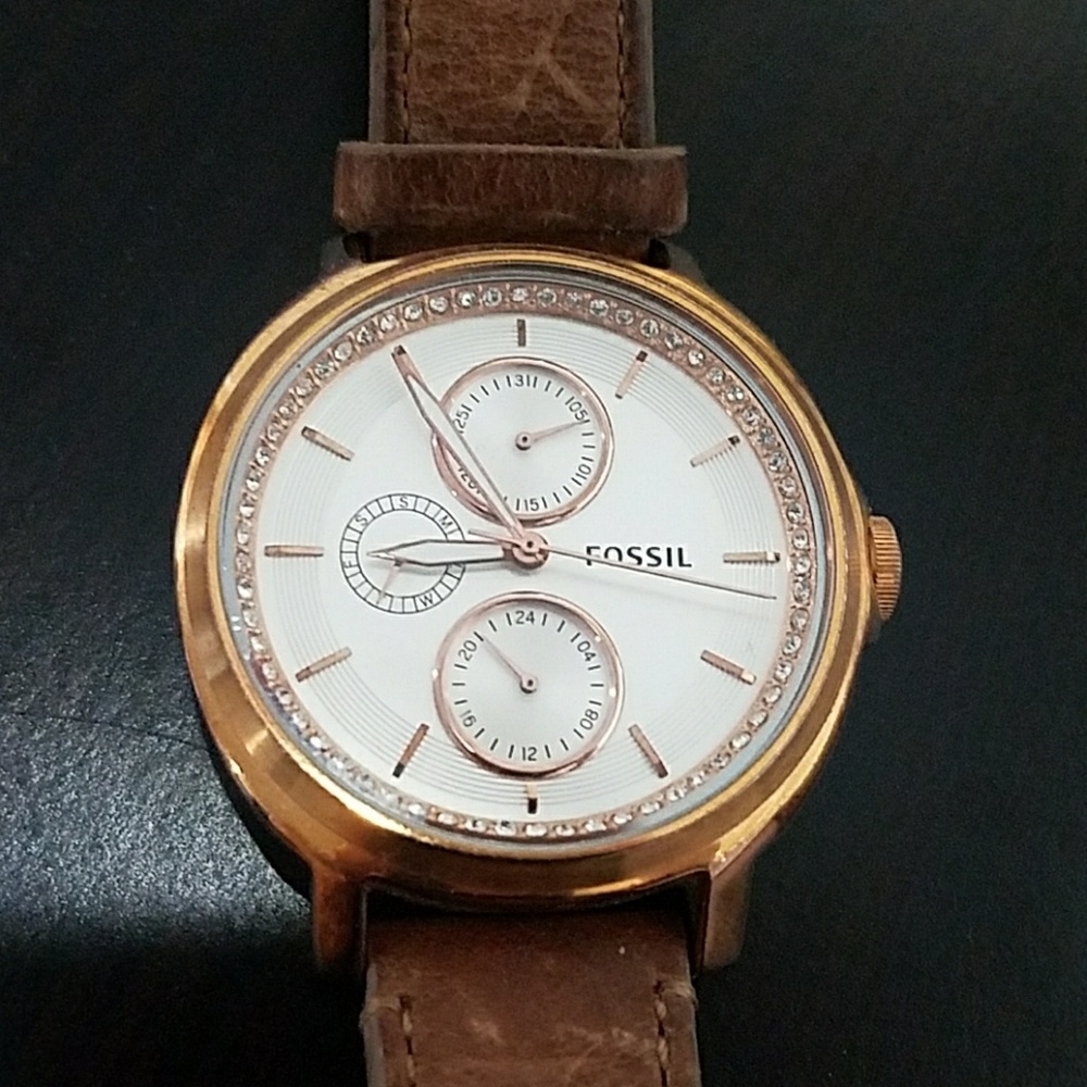 Fossil brown leather band rose gold white face